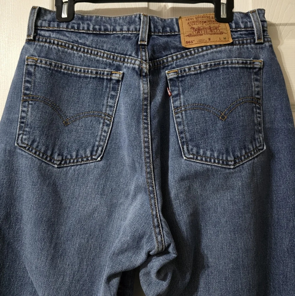 Vintage '96 Levi’s 561 Loose Fit Straight Leg Jeans, Medium Wash, Sz 12 w/ Flaws - Picture 6 of 13